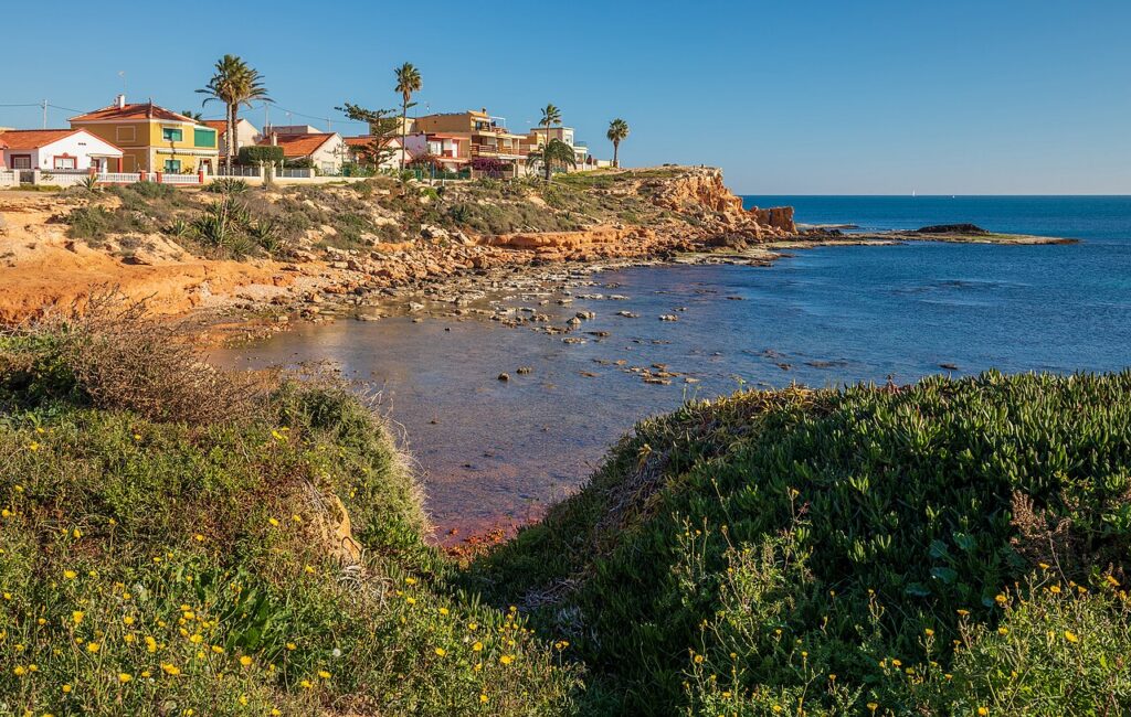 cala de la higuera in playa de los locos, torrevieja, alicante, spain, 2022 january 2 (1)